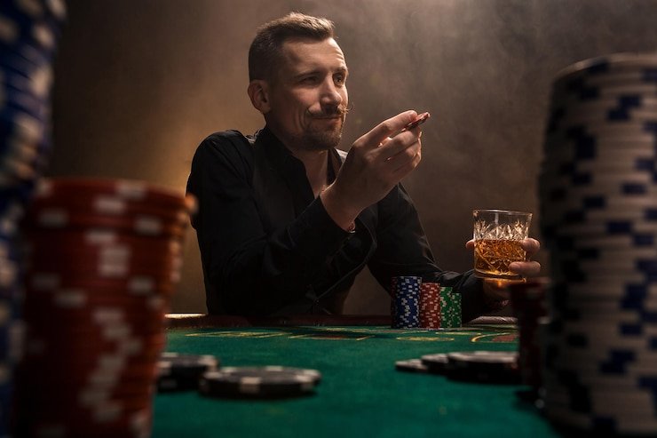 Pengguna dewasa membaca panduan Blackjack